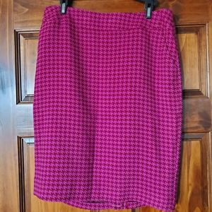 Houndstooth print skirt